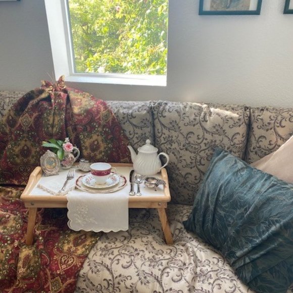 Meet your Posher, Janet - Picture 1 of 10